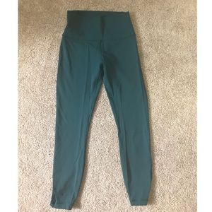 Lululemon wunder under